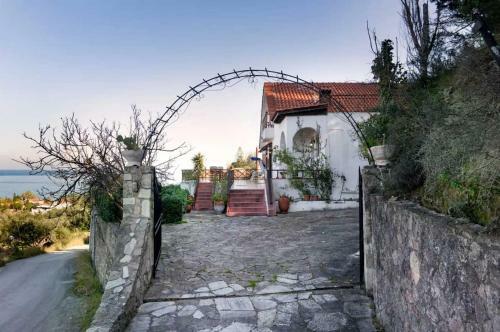 Villa Mitsa With Stunning View On The Argassi Hill