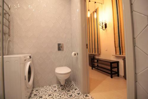 Charming 1br Apartment With Bath In Quiet Center Of Riga
