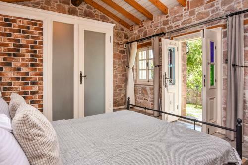 Hostal Lunaria Guest House