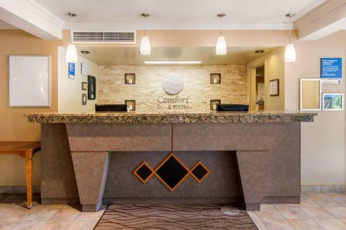 Hotel Comfort Inn & Suites