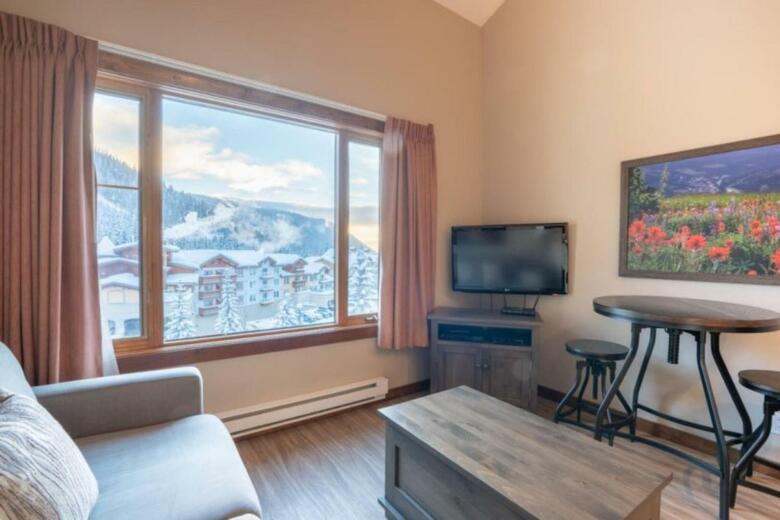 Nancy Greene's Cahilty Lodge - Hotel Room