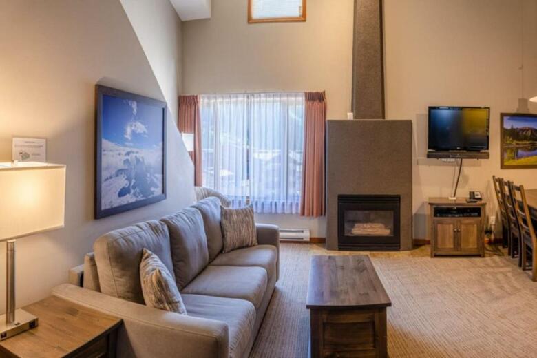 Nancy Greene's Cahilty Lodge - Hotel Room