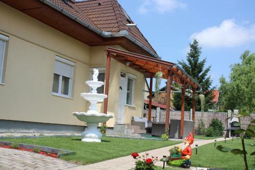 Andr�s Apartmanh�zak