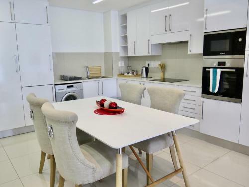 Room50two Apartment