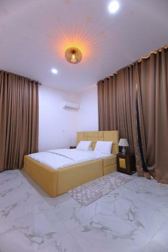 Apartamento Luxurious 2 Bedroom Shortlet, Midak Mews