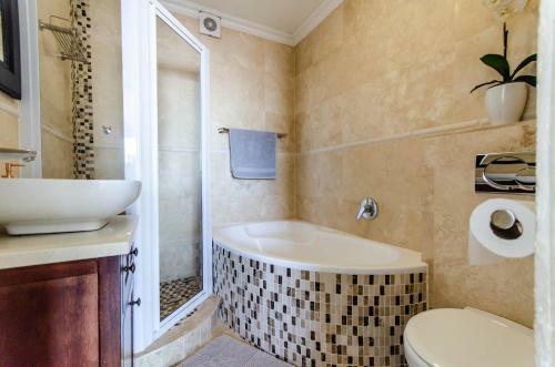 Grace 10 Two Bedroom Beach Front Apartment