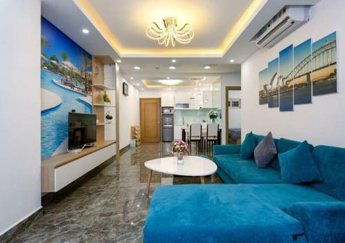 Luxury Apartment With Balcony And Ocean View