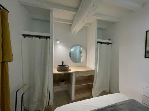 La Petite Terrasse Pr�s Des Ar�nes