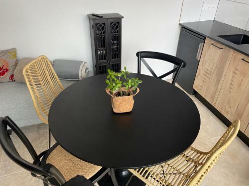 La Petite Terrasse Pr�s Des Ar�nes