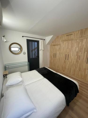 La Petite Terrasse Pr�s Des Ar�nes