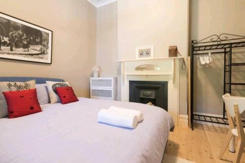 Henry Morcomb, 2 Bdrm Sleeps 4 Wifi
