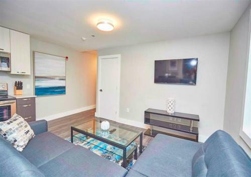 Luxury Boutique Two Bedroom Condo 4b