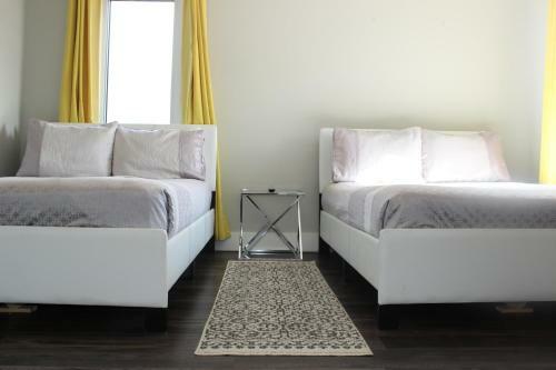 Luxury Boutique Two Bedroom Condo 4b