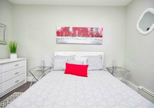 Luxury Boutique Two Bedroom Condo 2b