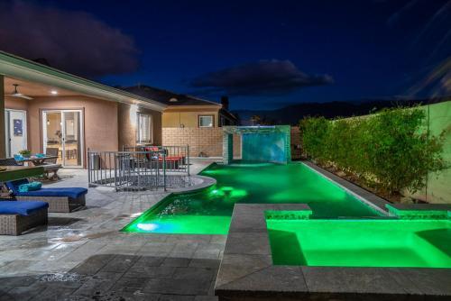 Villa Sentiero - New Resort Style Living, Multi Level Pool
