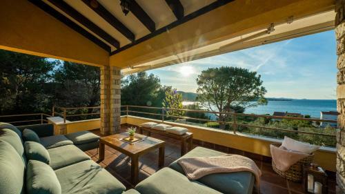 Beautiful Villa Barotul