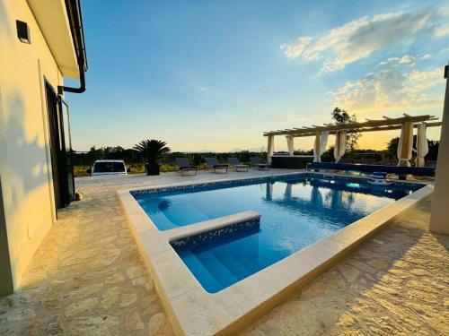 Lunika, Luxury Villa With Pool, Jacuzzi And Sauna