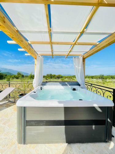 Lunika, Luxury Villa With Pool, Jacuzzi And Sauna