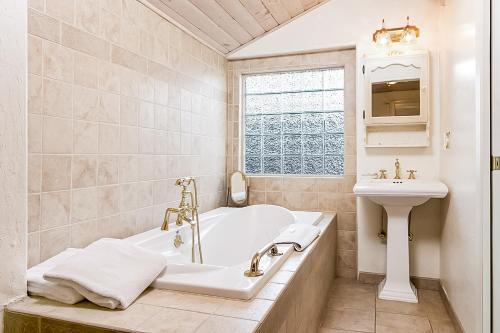 Hotel Santa Barbara Beach Cottage