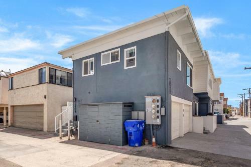Mid-century Modern Beach Gem & Studio