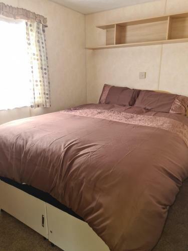 Superb 8 Berth Caravan, Golden Anchor Park