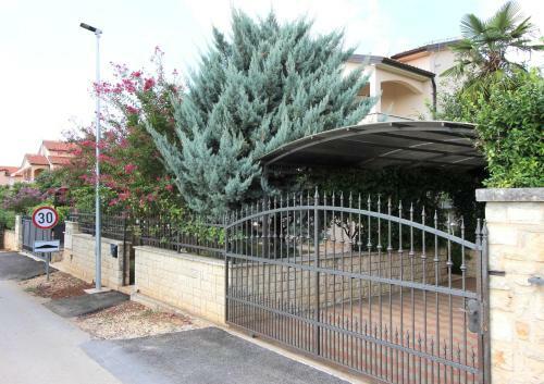 Holiday House Green Marea