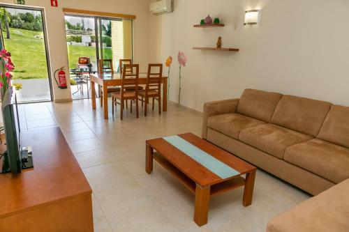 Apartamento Sunny Villa Facing The Swimming Pool