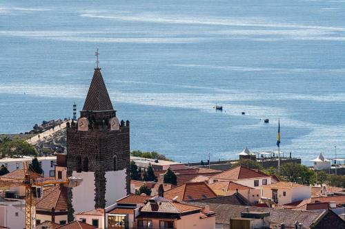 Duplex With Sublime Sea And Mountain Views Casa Do Castelo