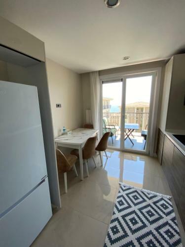 Deniz Istanbul Compound 3+1 Apartment With Amazing View