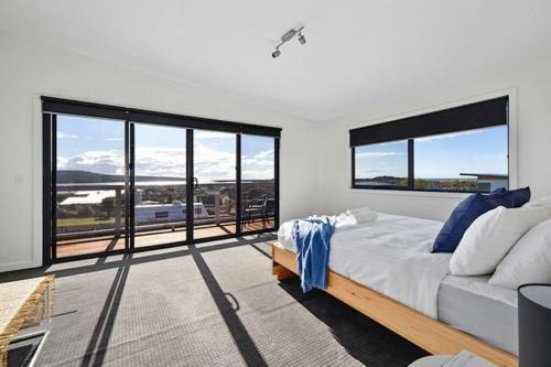 Top Of The Bay-modern Home With Spectacular Views
