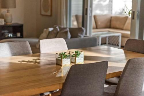 Sparkling New Holiday Home / Shellharbour
