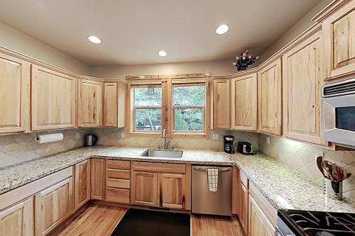 Lovely River Park Retreat