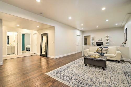 Modern Brighton Escape With Patio And Fire Pit!