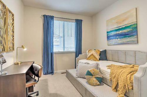 Modern Brighton Escape With Patio And Fire Pit!