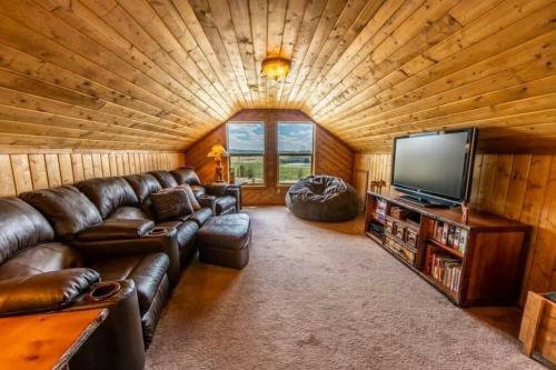 Stunning Panoramic Views Of The Mosquito Mountain Range - Gold Pan Cabin