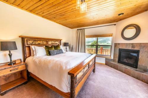 Stunning Panoramic Views Of The Mosquito Mountain Range - Gold Pan Cabin