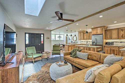 Bright And Beautiful Home By Historic Downtown!