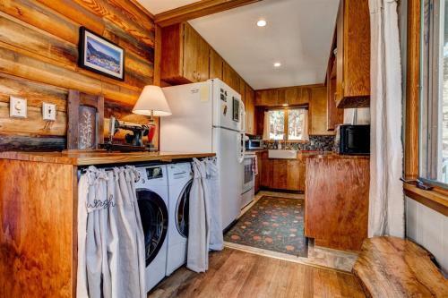 Crooked Pine Cottage