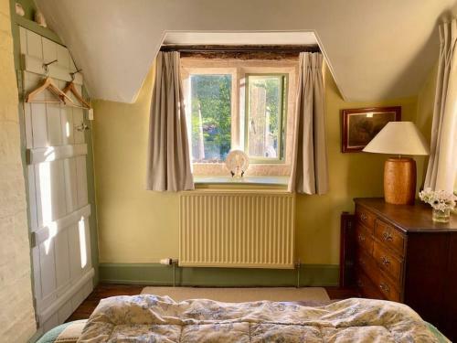Charming 2 Bedroom Cottage In Compton Abdale, Cheltenham