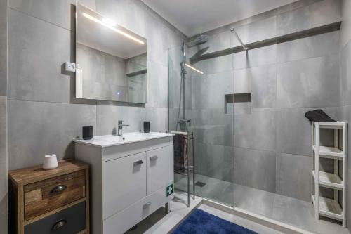 Salgados 2-bedroom Luxury Apartment
