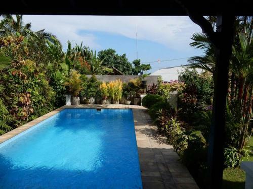 Villa Jasri Point - Beachfront Villa Close To Surf