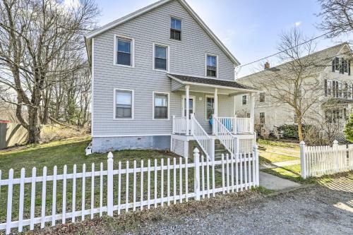 Pet-friendly Mystic Apartment Walk Downtown!