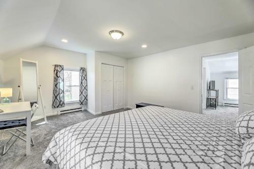 Pet-friendly Mystic Apartment Walk Downtown!