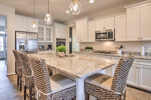 Ocean View Townhome With Outdoor Tv And Fire Pit!
