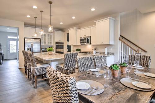 Ocean View Townhome With Outdoor Tv And Fire Pit!