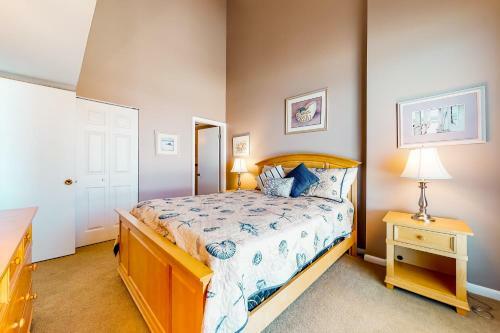 Sea Colony --- 910 Island House Ph#10