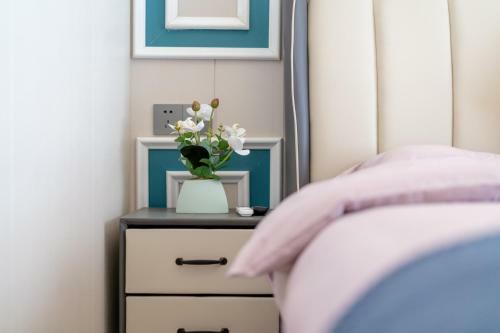 Locals Apartment Inn 12