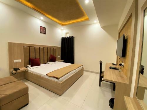 Neelgagan Hotel