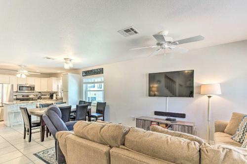 Jensen Beach Home With Balcony And Shared Pools!