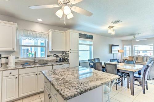 Jensen Beach Home With Balcony And Shared Pools!